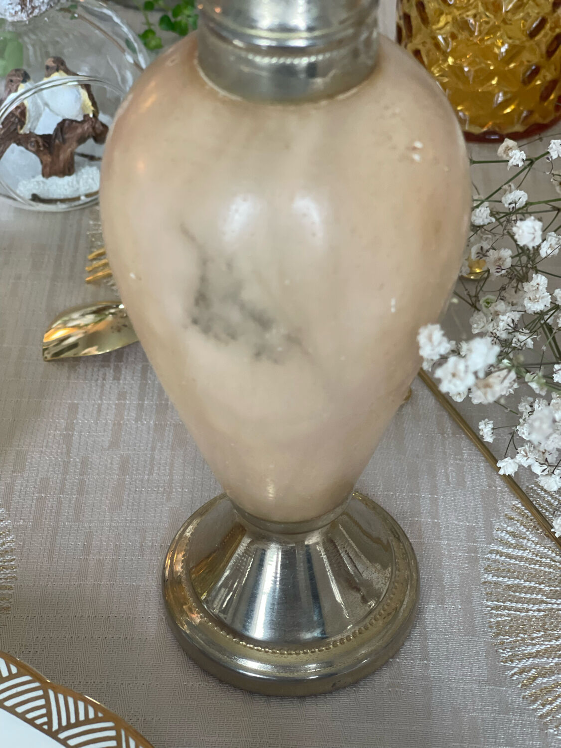 2 alabaster soliflores