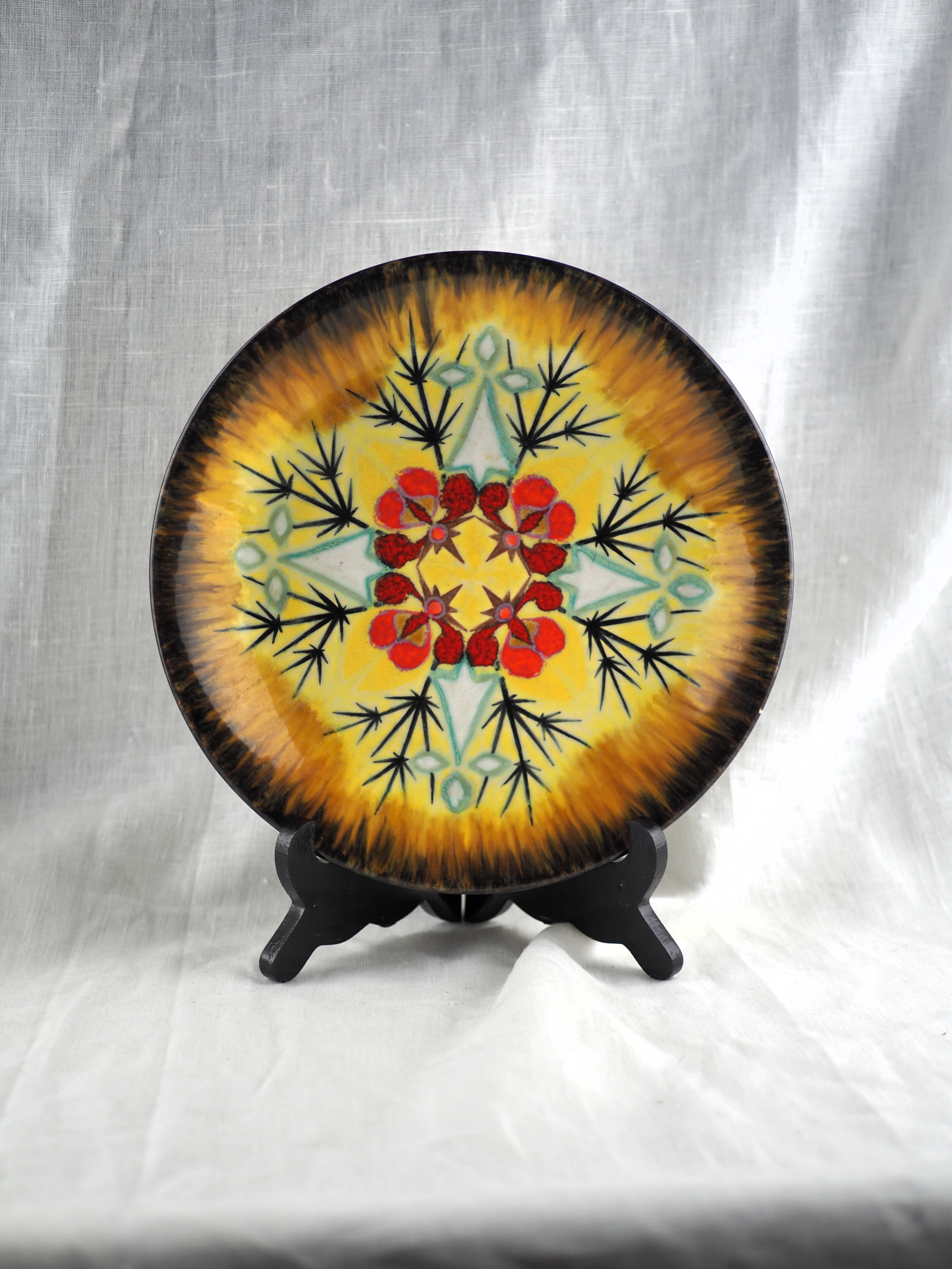 Decorative plate with ermine and stylized gorse patterns - Louis Nédellec - 60s / 70s