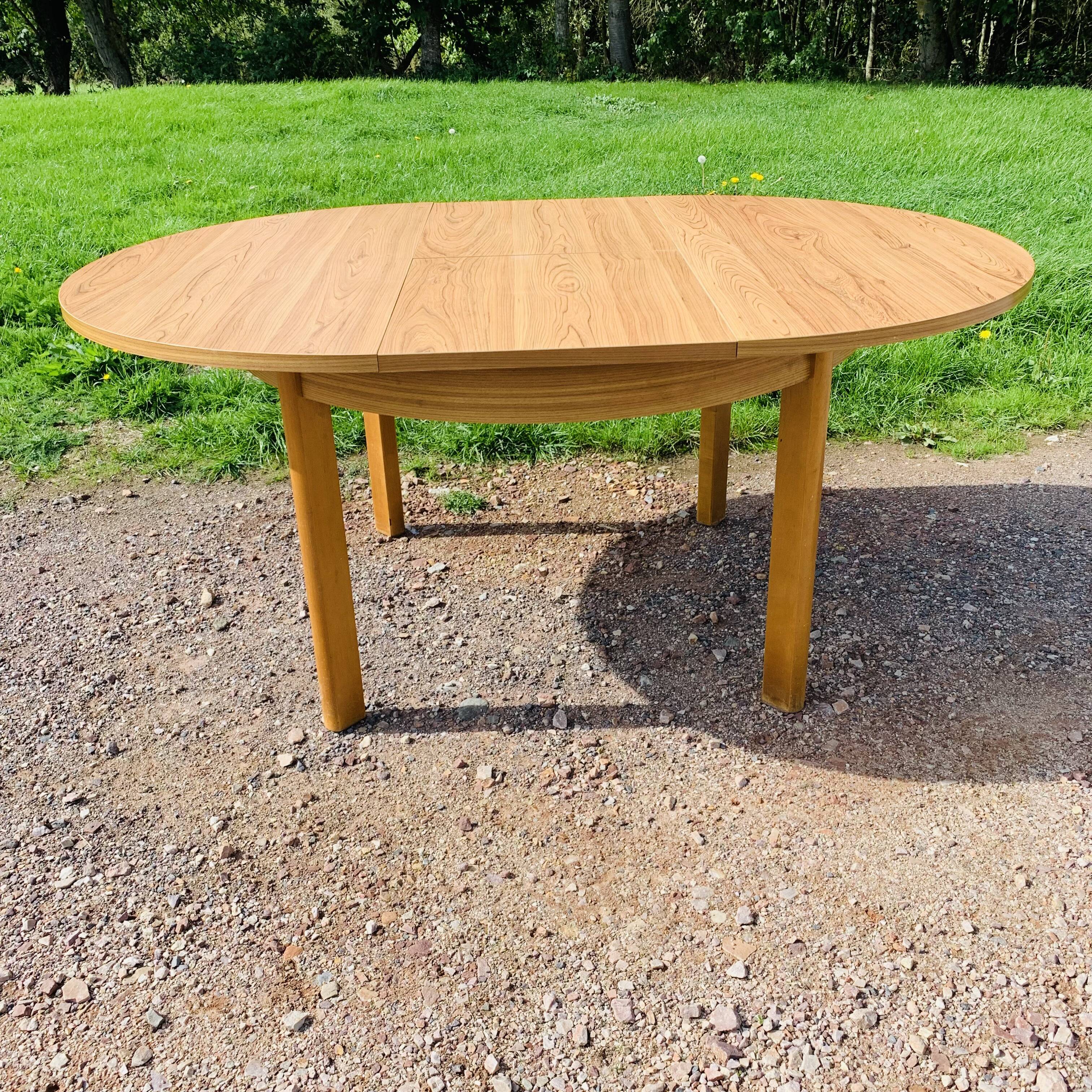 Expandable Roundtable