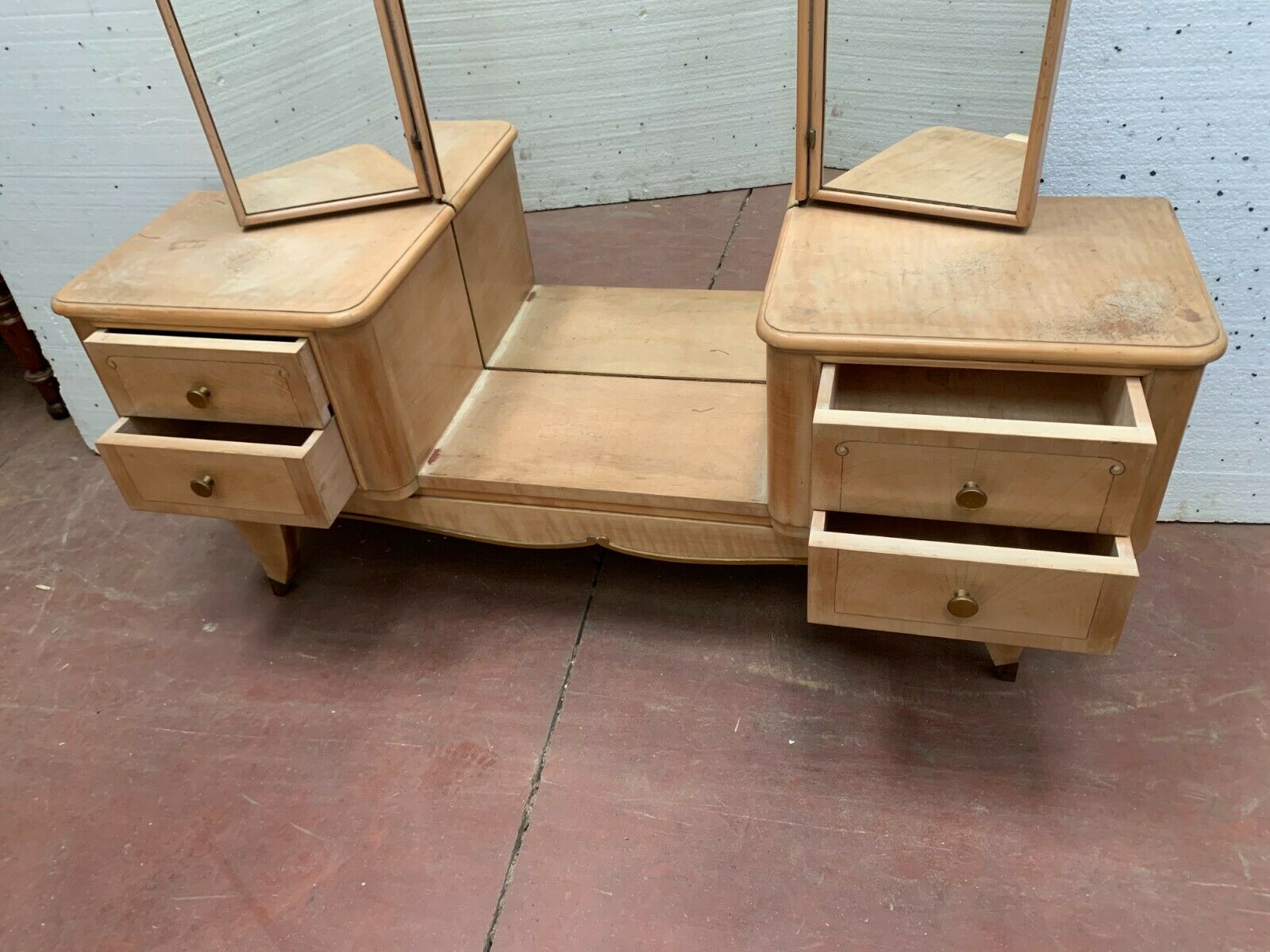 Coiffeuse Art Déco a miroir tripthique en placage de bois clair XX siècle