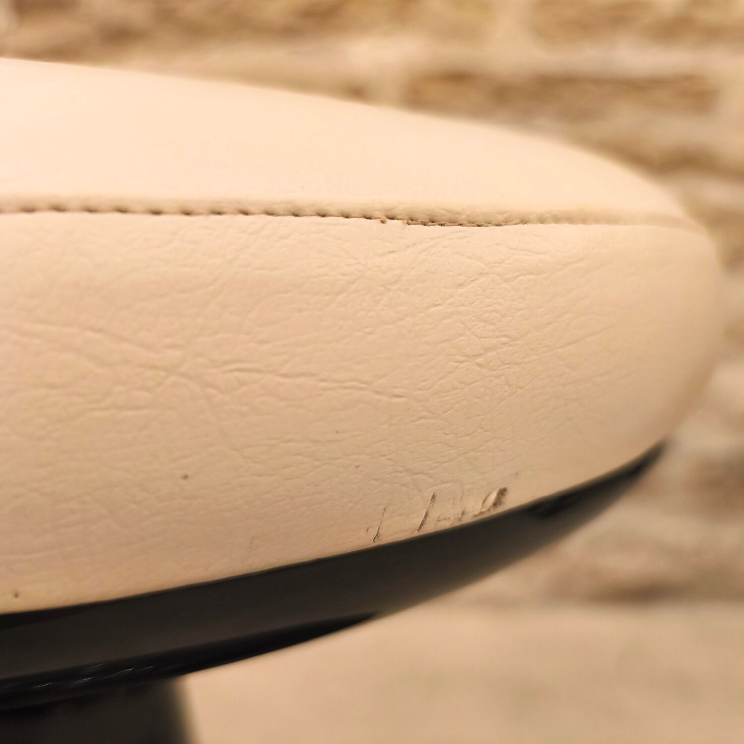 Large tulip stool/ottoman, 1970s design.