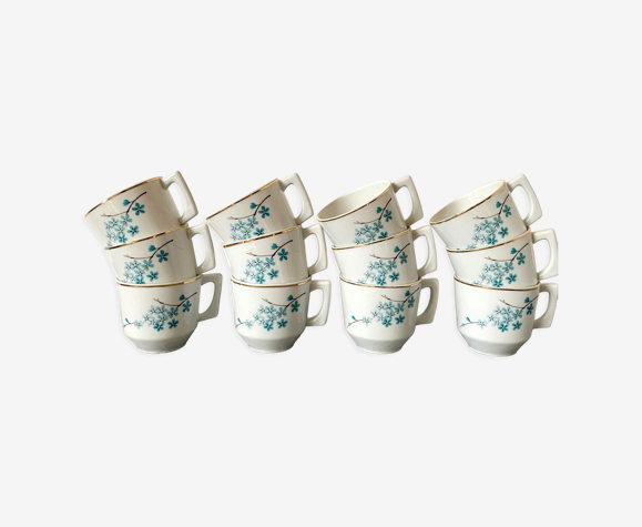 Lot de 12 tasses en porcelaine