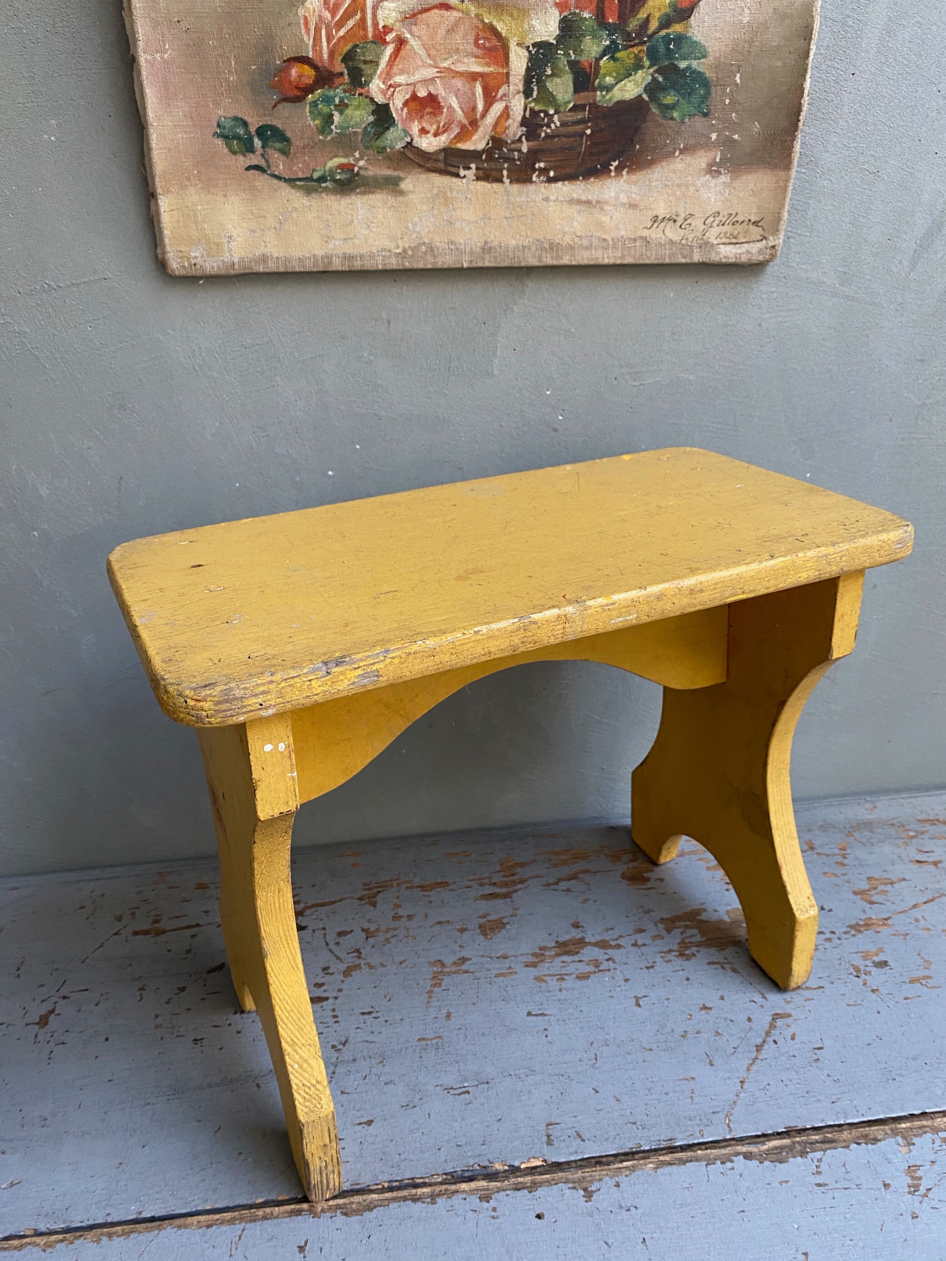 Patinated prayer bench