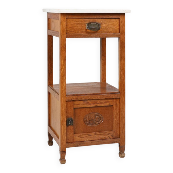 Acheter Table de chevet Art Déco française avec plateau en marbre de Carrare, vers 1920 Bon état - 630,00 € Table de chevet Art Déco française avec plateau en marbre de Carrare, vers 1920 Bon état - reconditionné disponible sur Selency