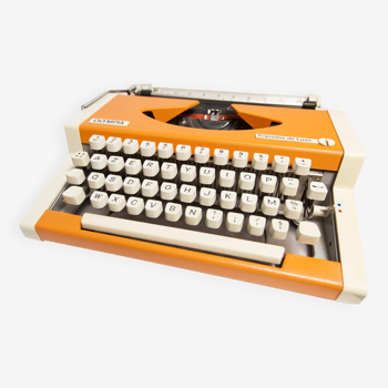 Olympia traveler luxury orange typewriter overhauled and new ribbon