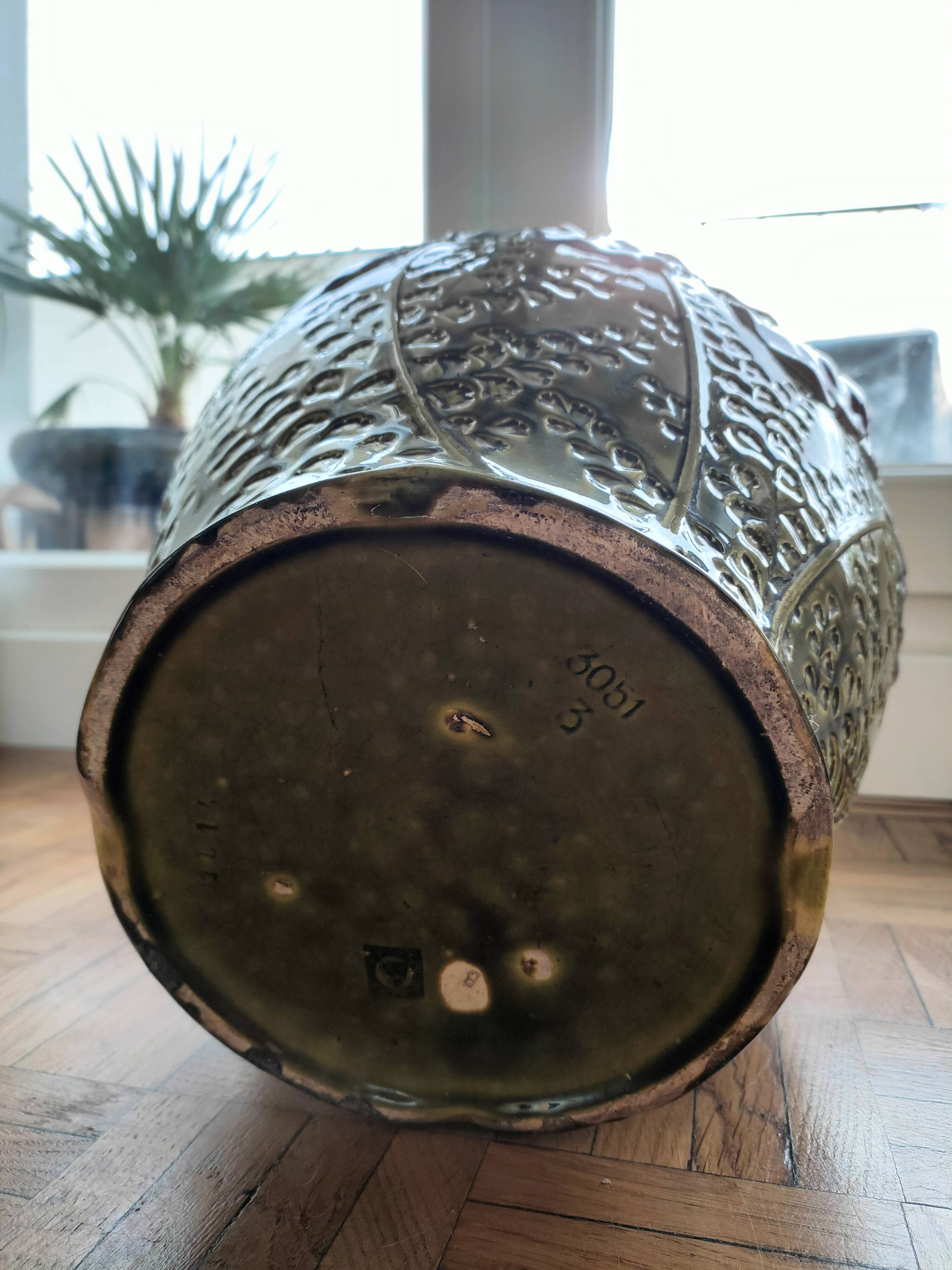 Barbotine pot cover