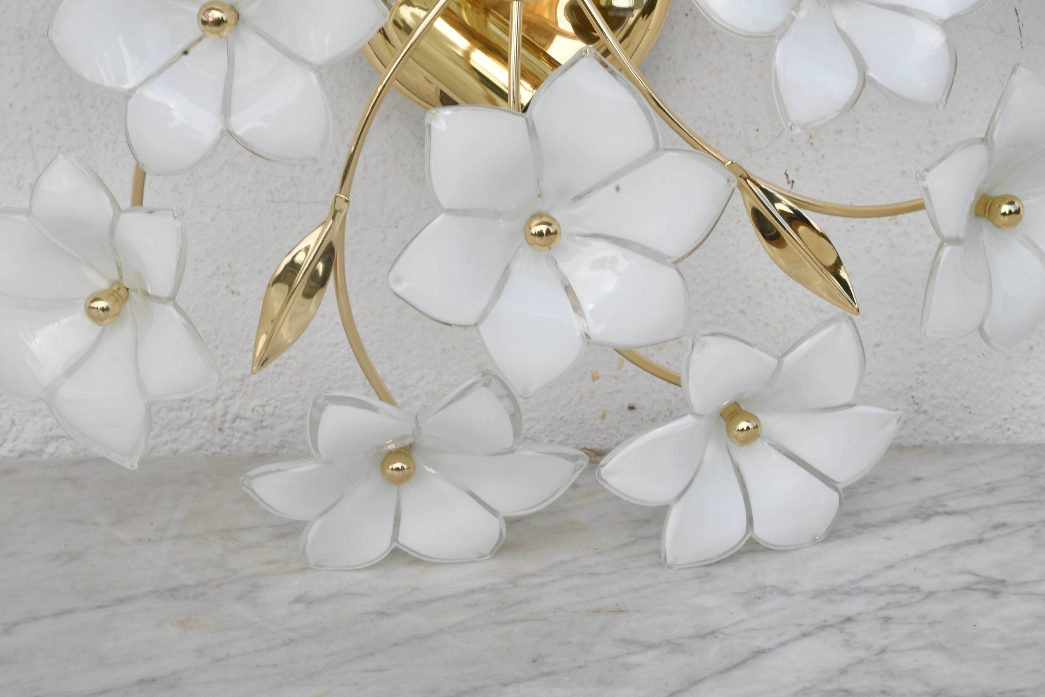 Delicious Murano Ceiling Light White Flowers, 1970