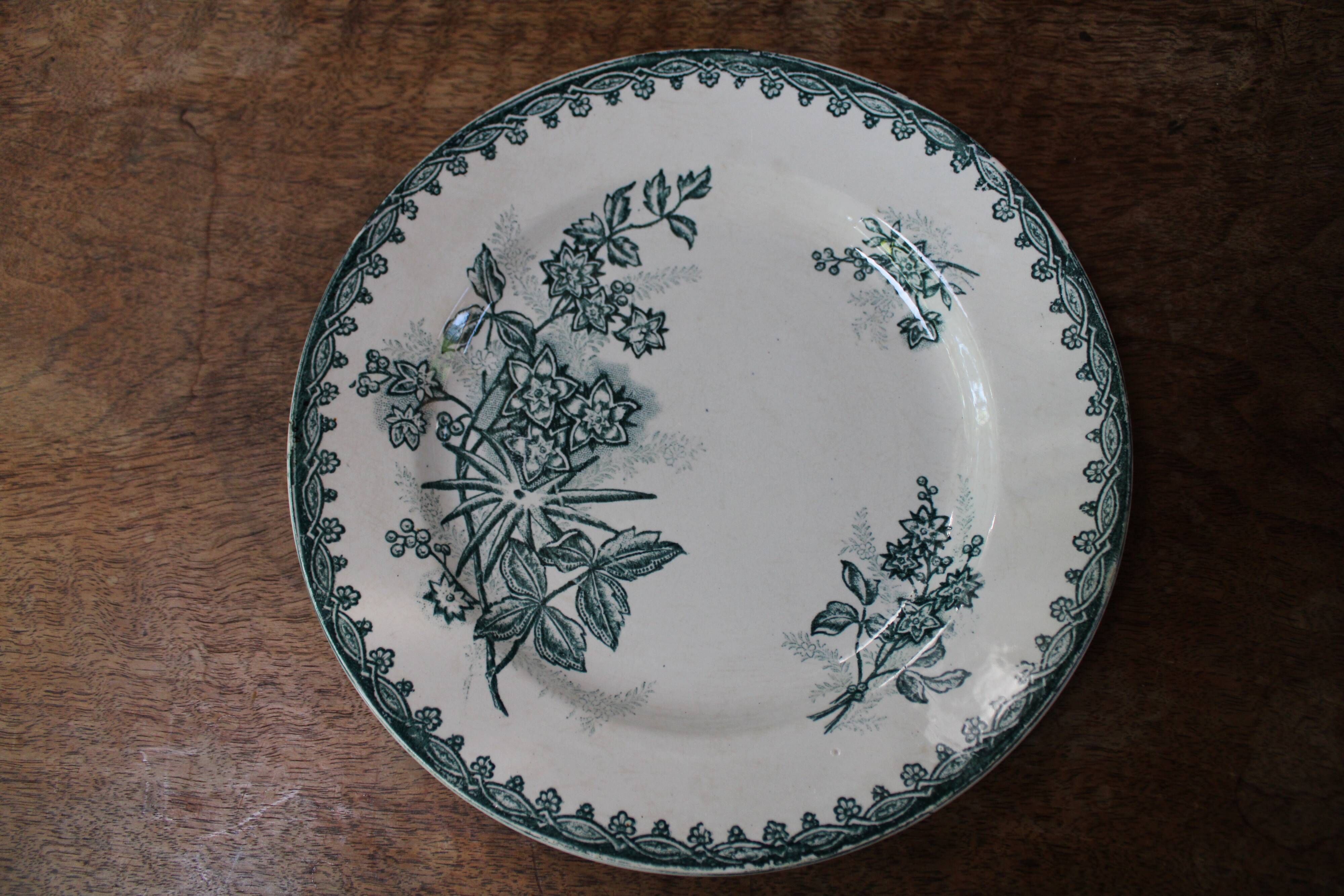 Set of 7 flat plates Sté Amandinoise St Amand, model Margot