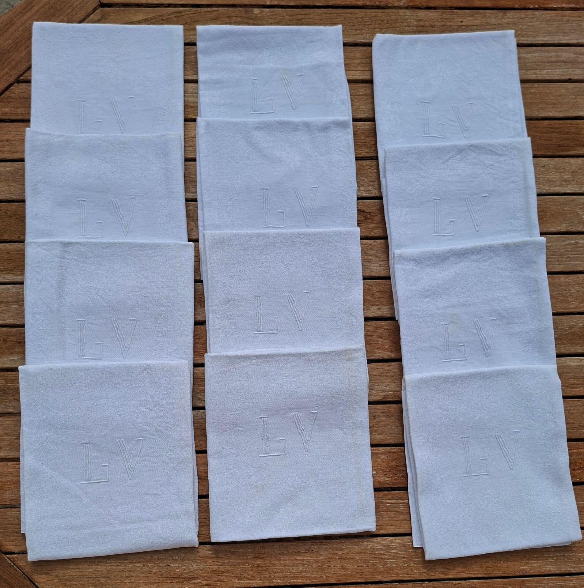 12 embroidered white napkins
