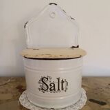 Spice pot for salt
