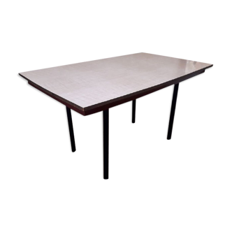 Dining table in formica