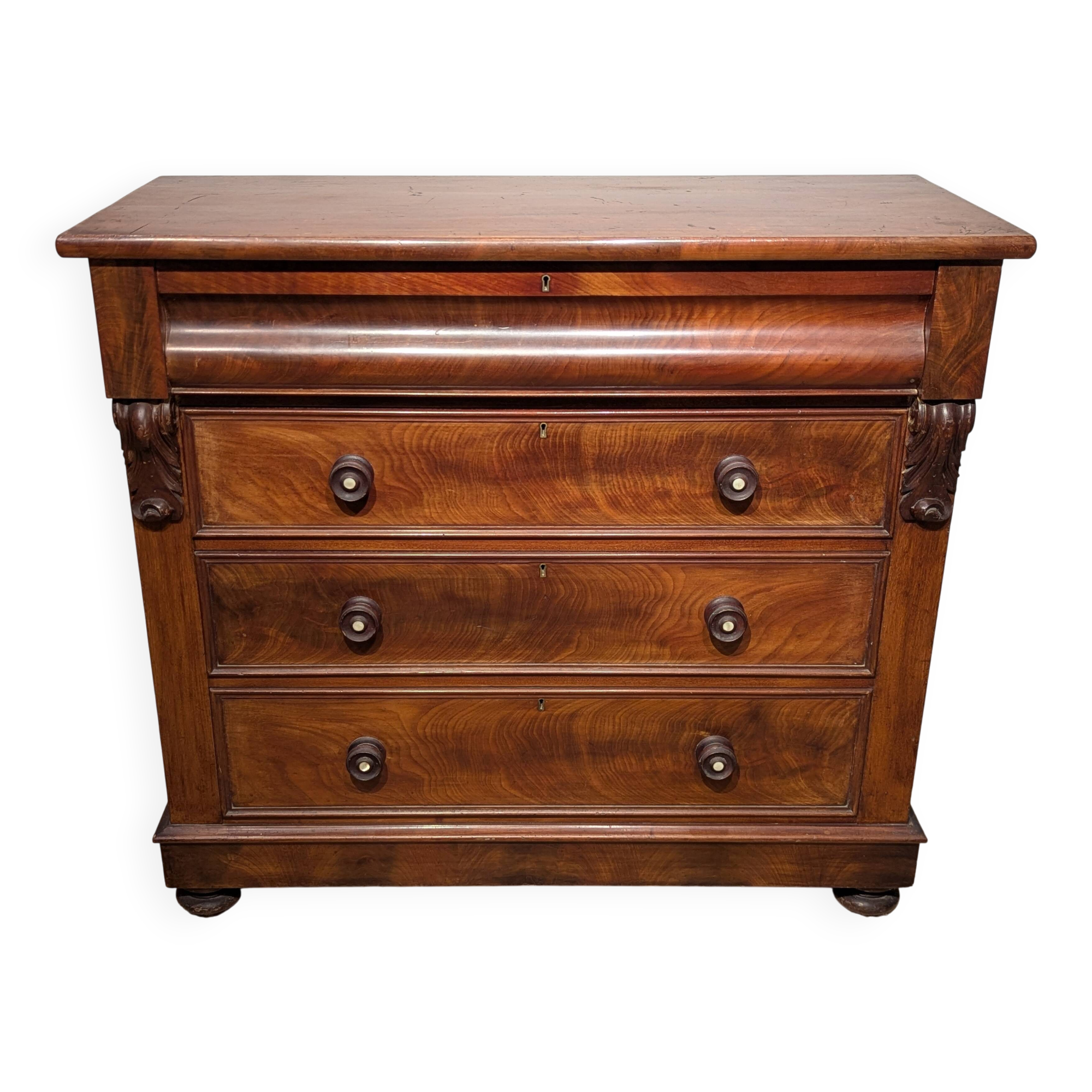 English mahogany chest of drawers