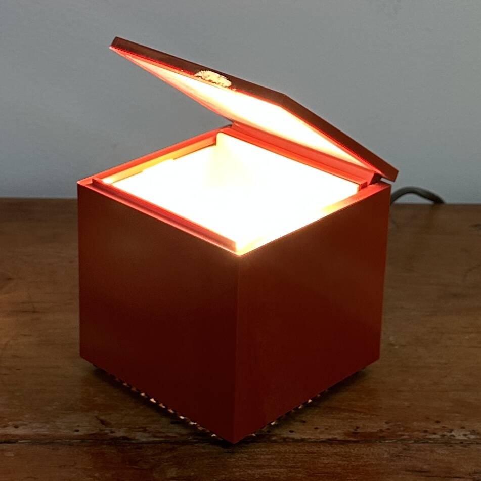 Cini & nils lamp – iconic opi milano design - model: cuboluce red