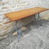 Folding table