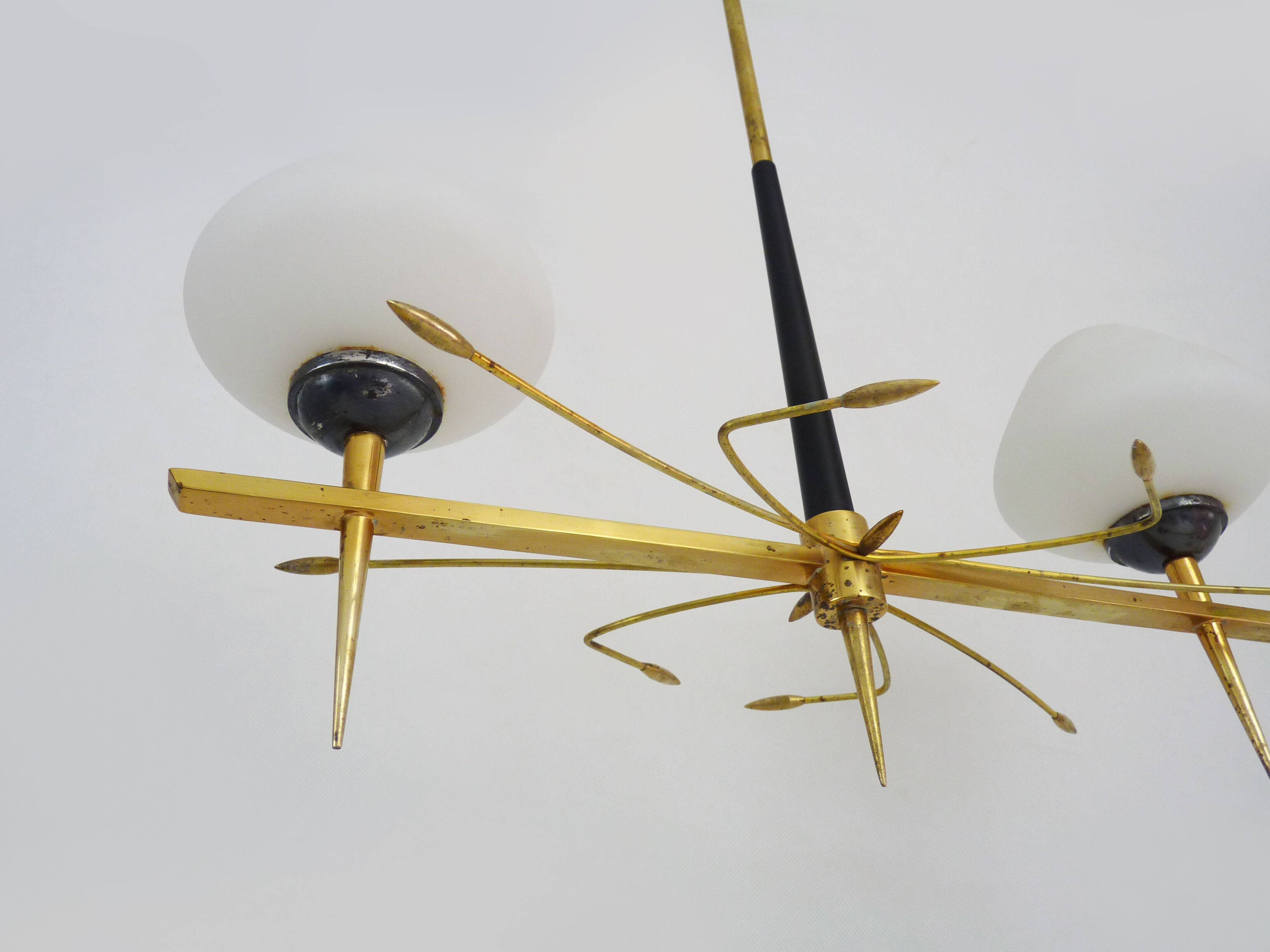 Vintage 2-spoke chandelier Moderniste Arlus from the 1950s. Black metal, brass, opaline