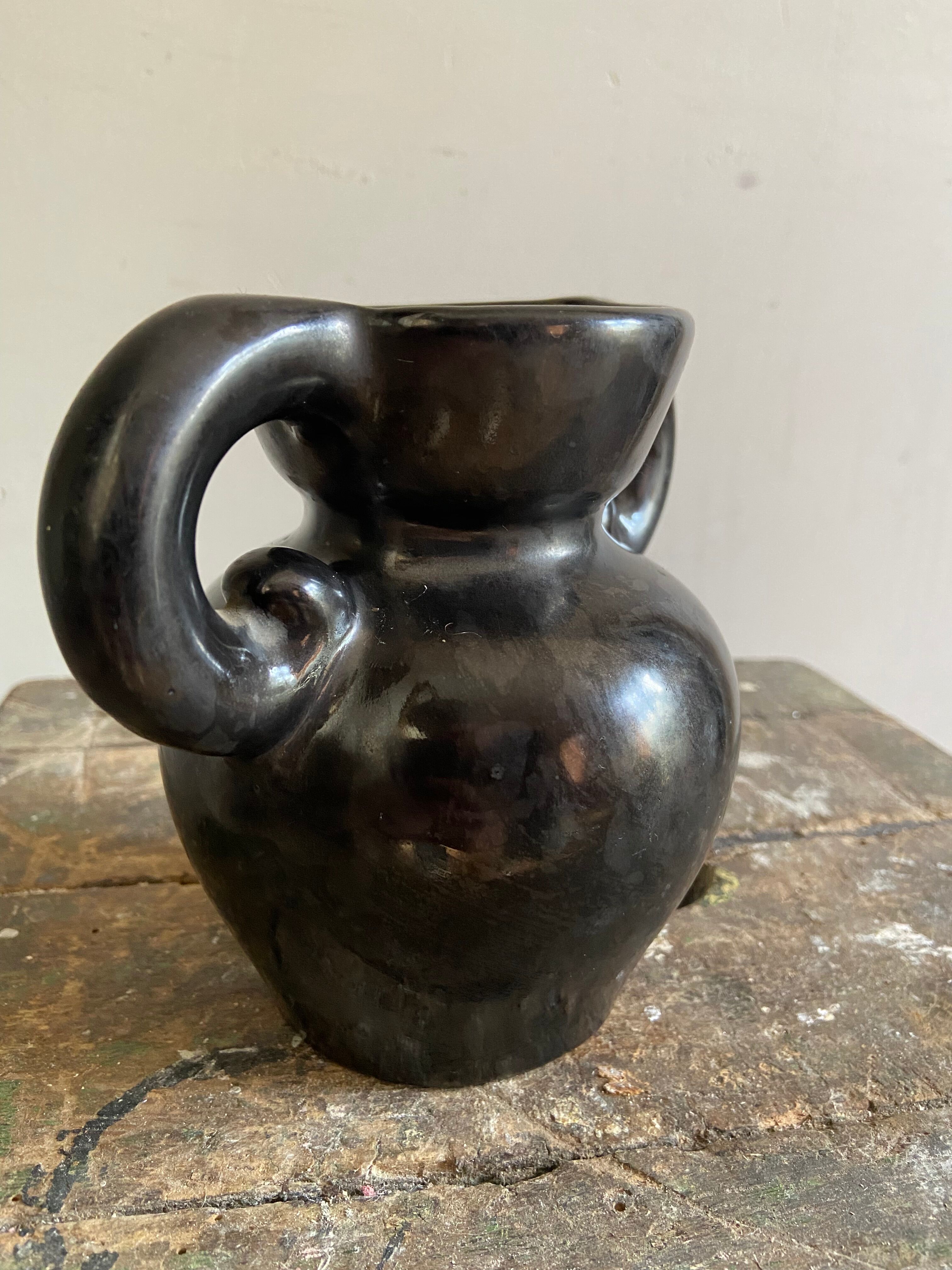 Design black vase with ears
