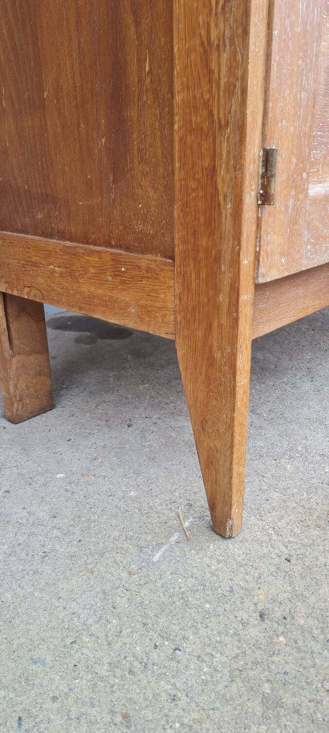 Armoire pied compas en chêne blond