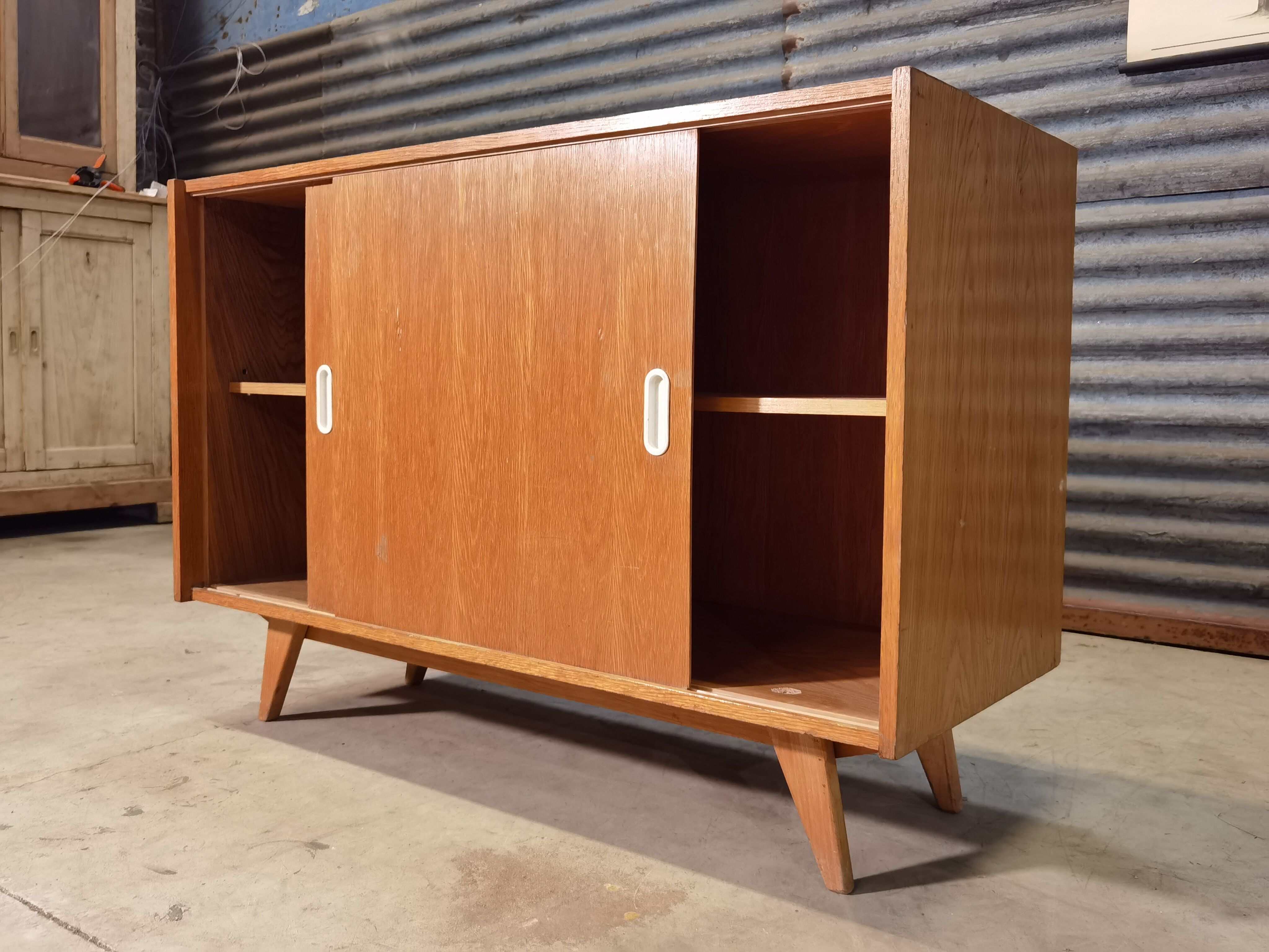 Buffet U-452 Jiri Jiroutek 1960 Interier Praha