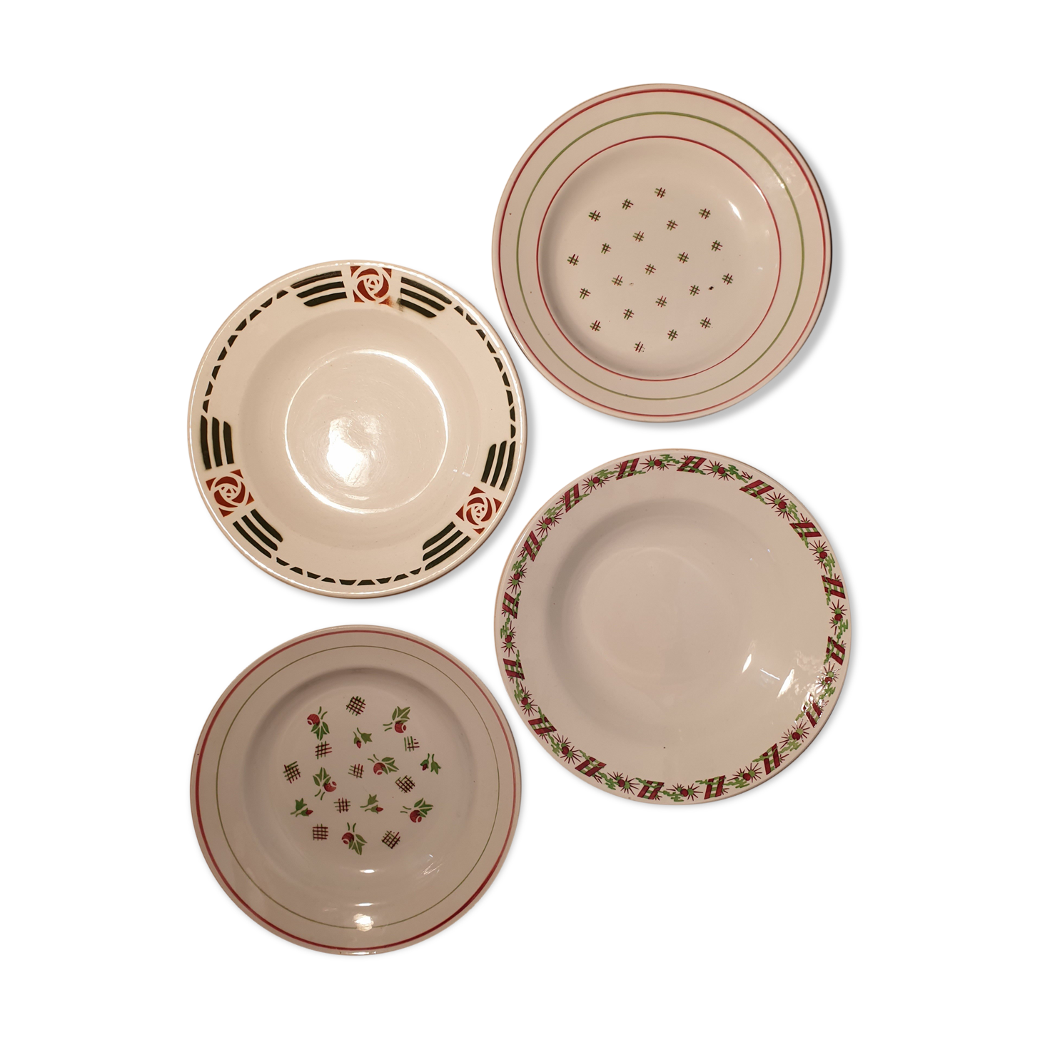 Set of 4 hollow plates in shades of red and green