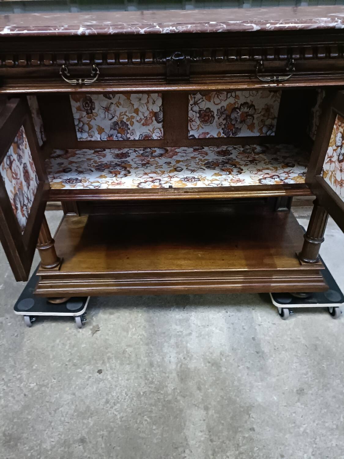Solid walnut sideboard, Henri II style, Renaissance, with pink and white marble top
