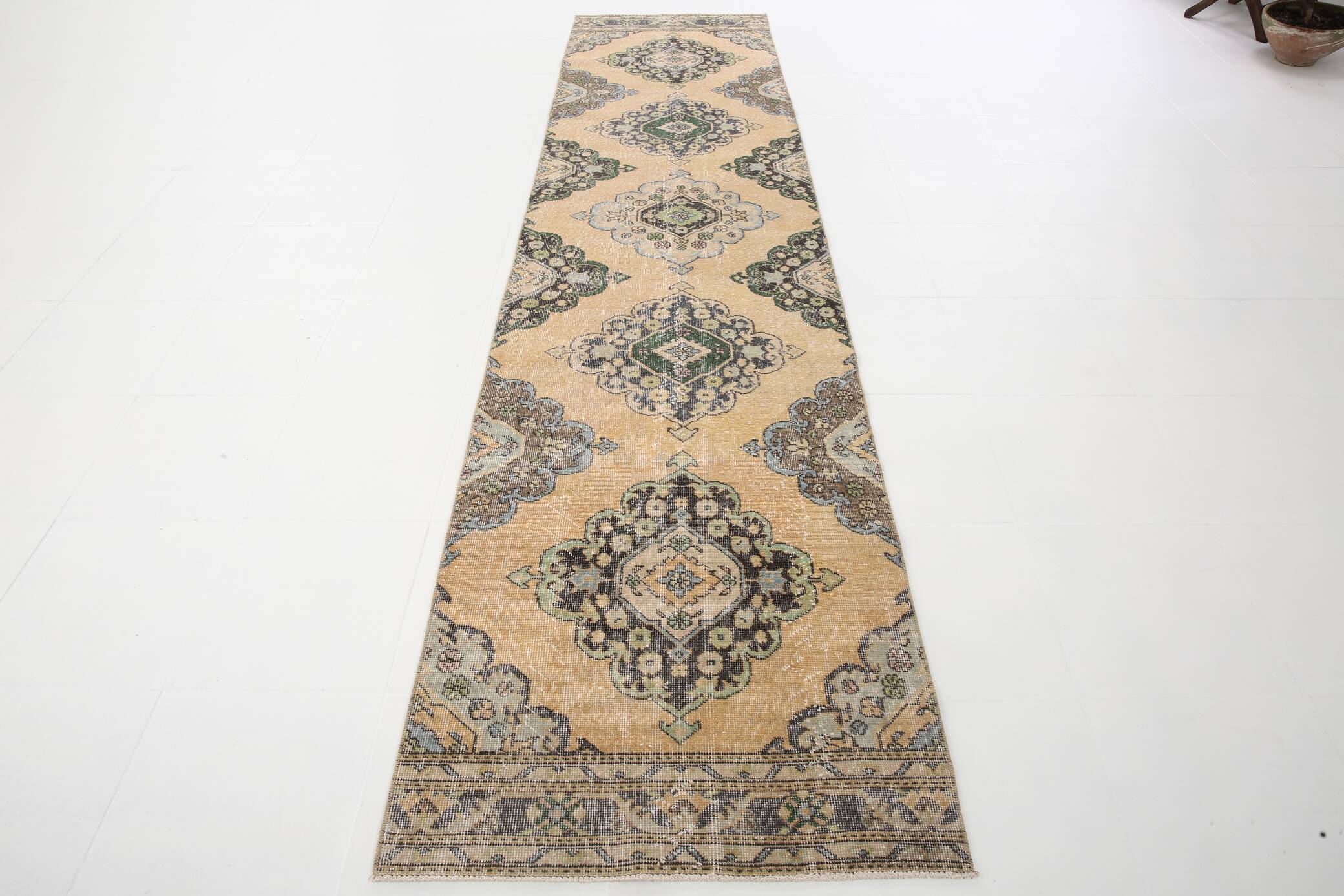3x12 Classic Persian Runner Rug, 91x308Cm