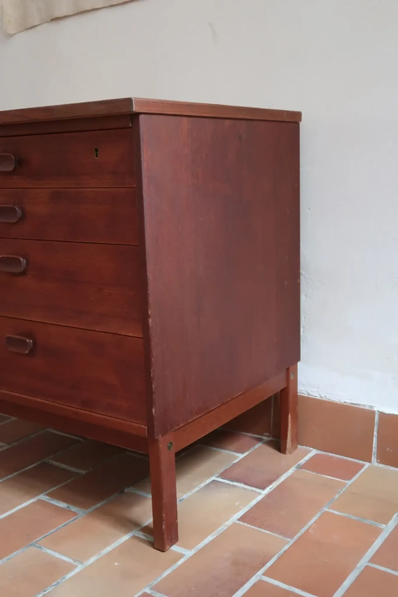 Ulferts chest of drawers from the 1960s with integrated handles.