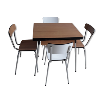 Table et et ses 4 chaises en formica