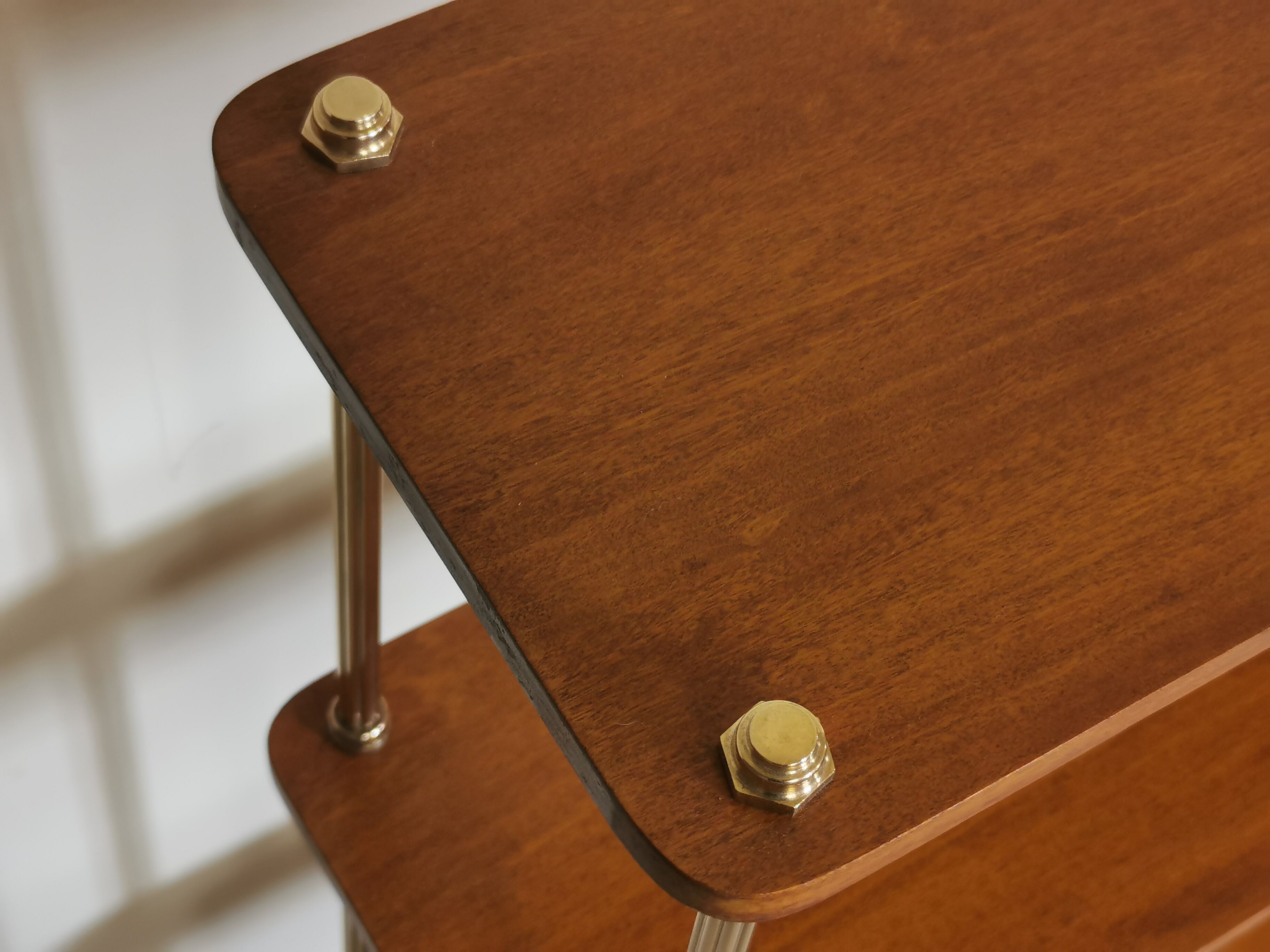 Shelf in brass and teak