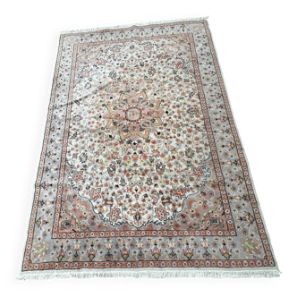 Floral oriental rug
