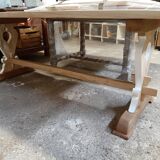 Extendable farm table