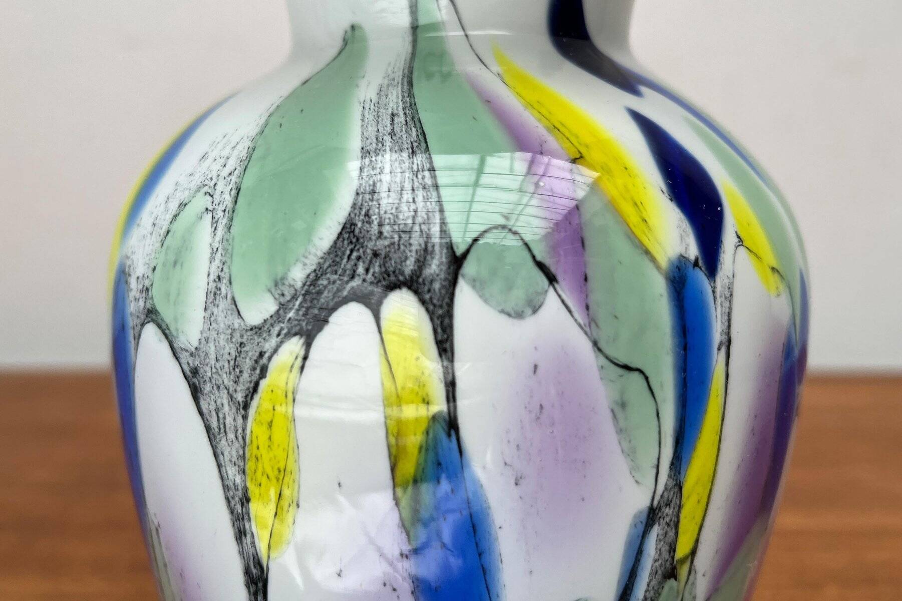 Postmodern glass vase by Hans Jürgen Richartz for the Richartz art collection, 1980s.