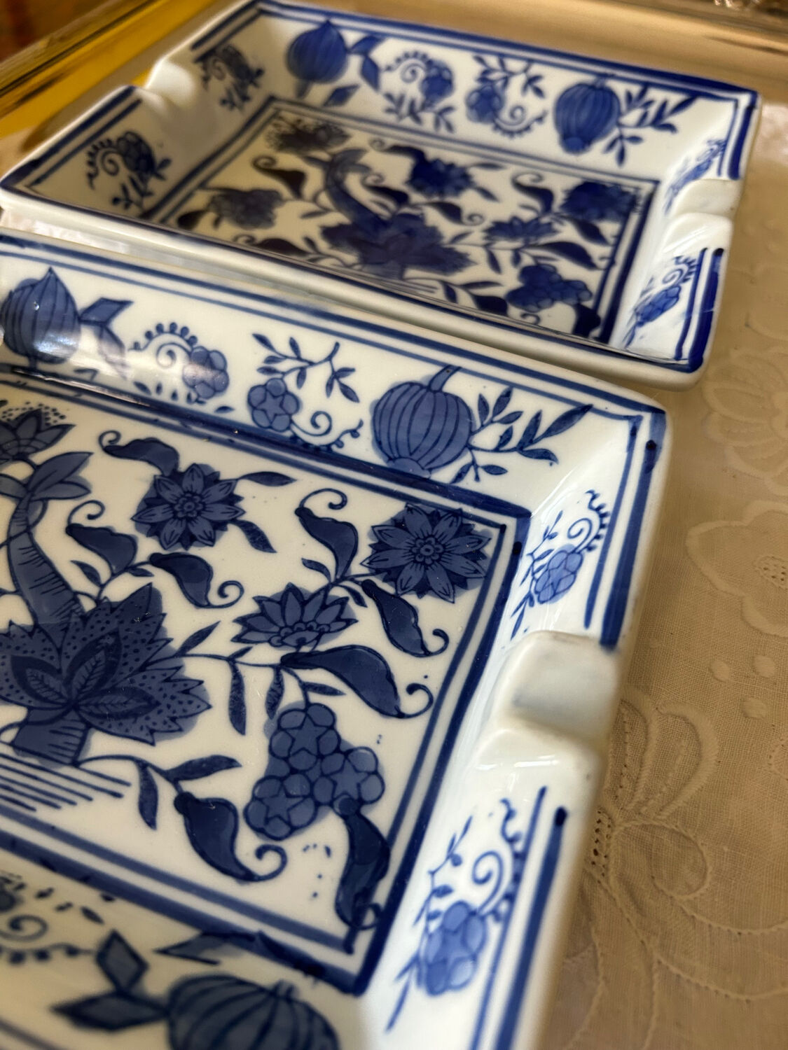 2 Meissen style onion ashtrays