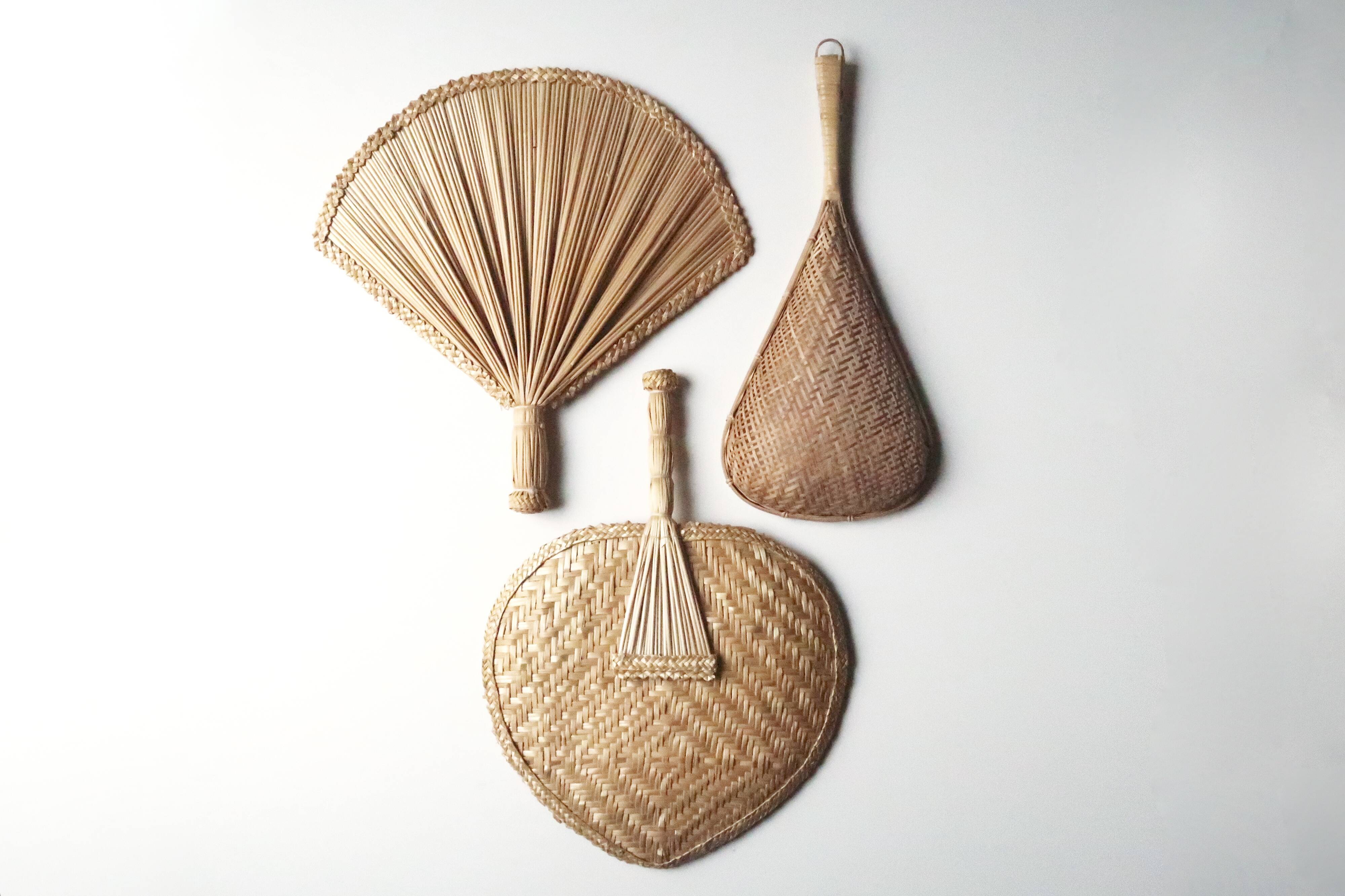 Trio of wall decorations in straw and wicker, 70s