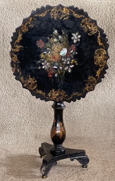 Napoleon III pedestal table