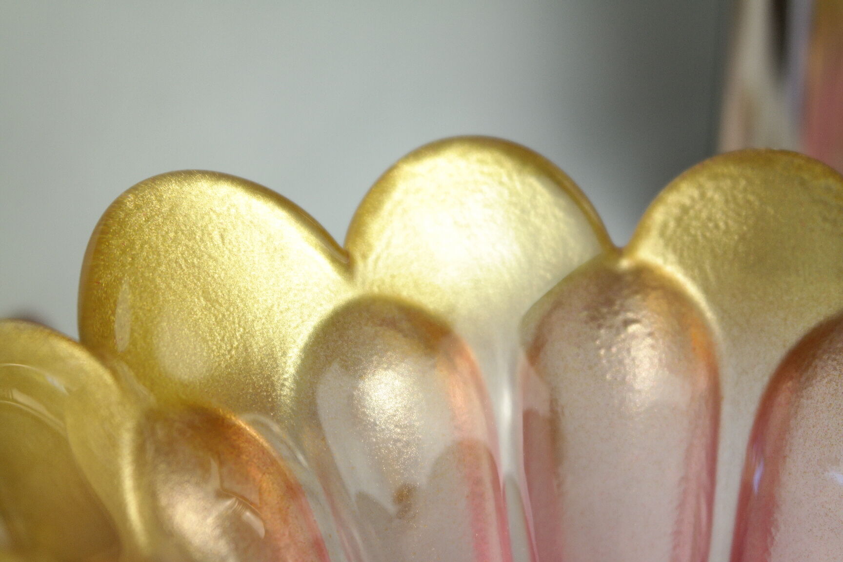 Empty pocket in pink glass paste corolla vintage Germany