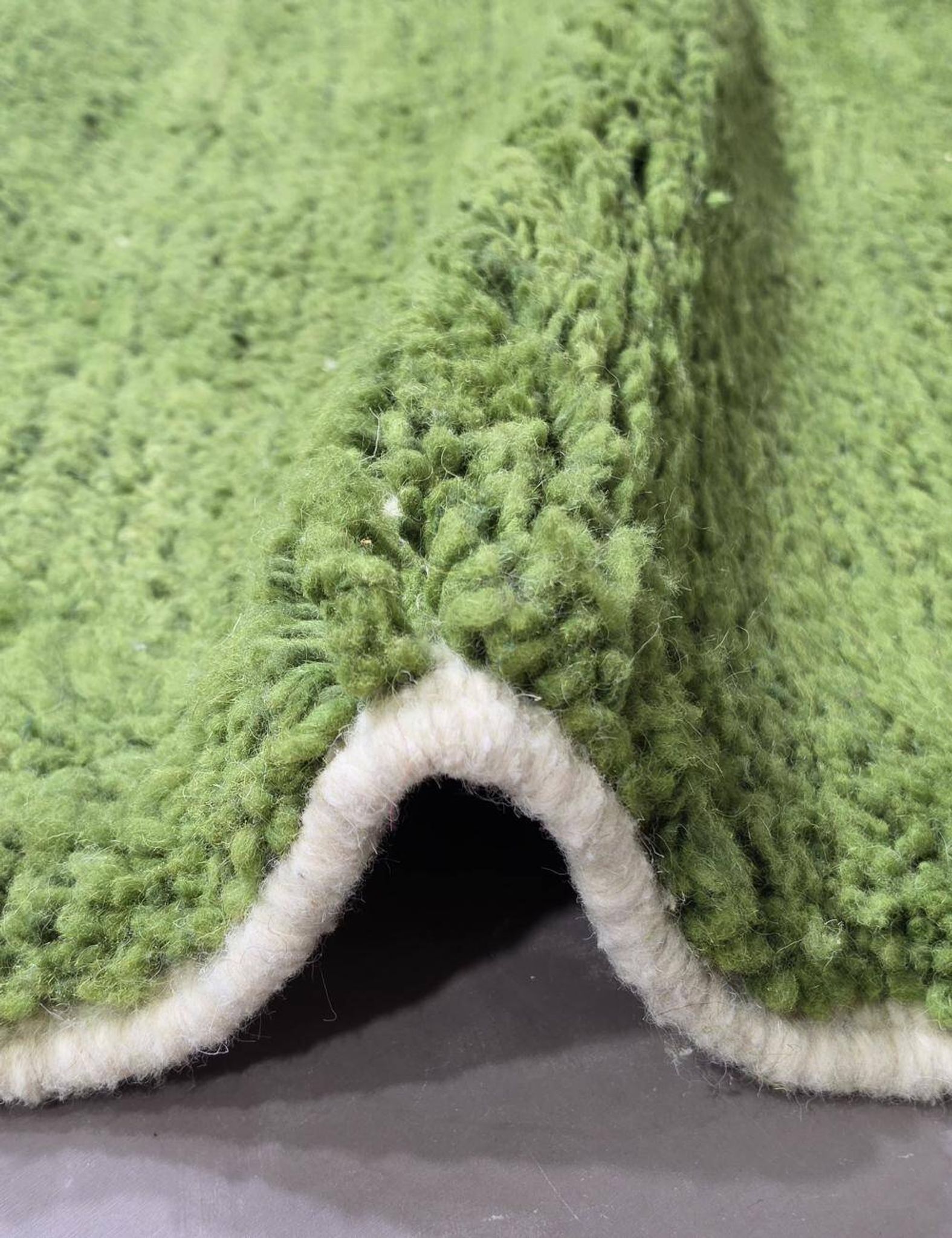 Contemporary Green Carpet - 292 x 207 cm