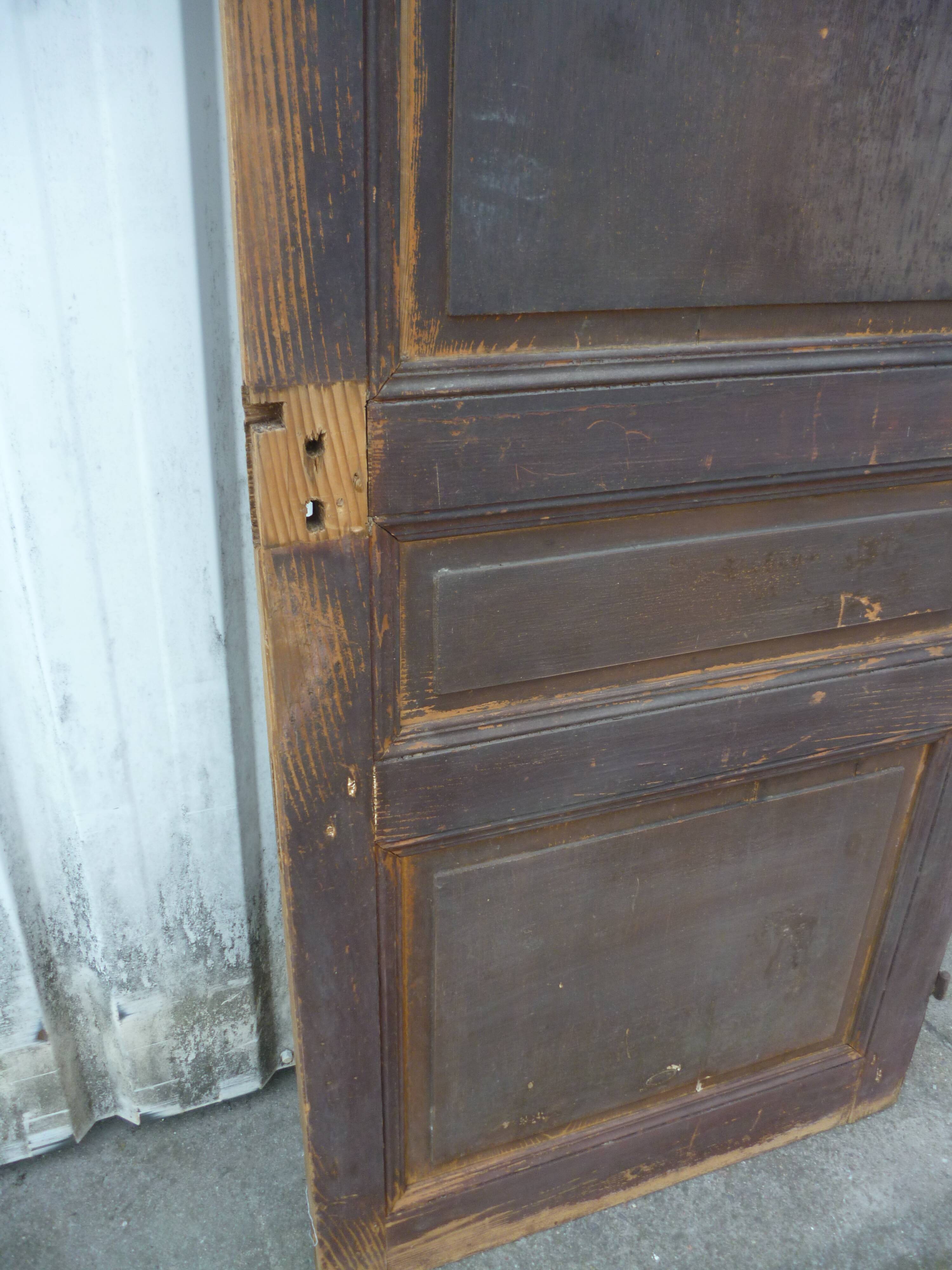 Wooden door old patina