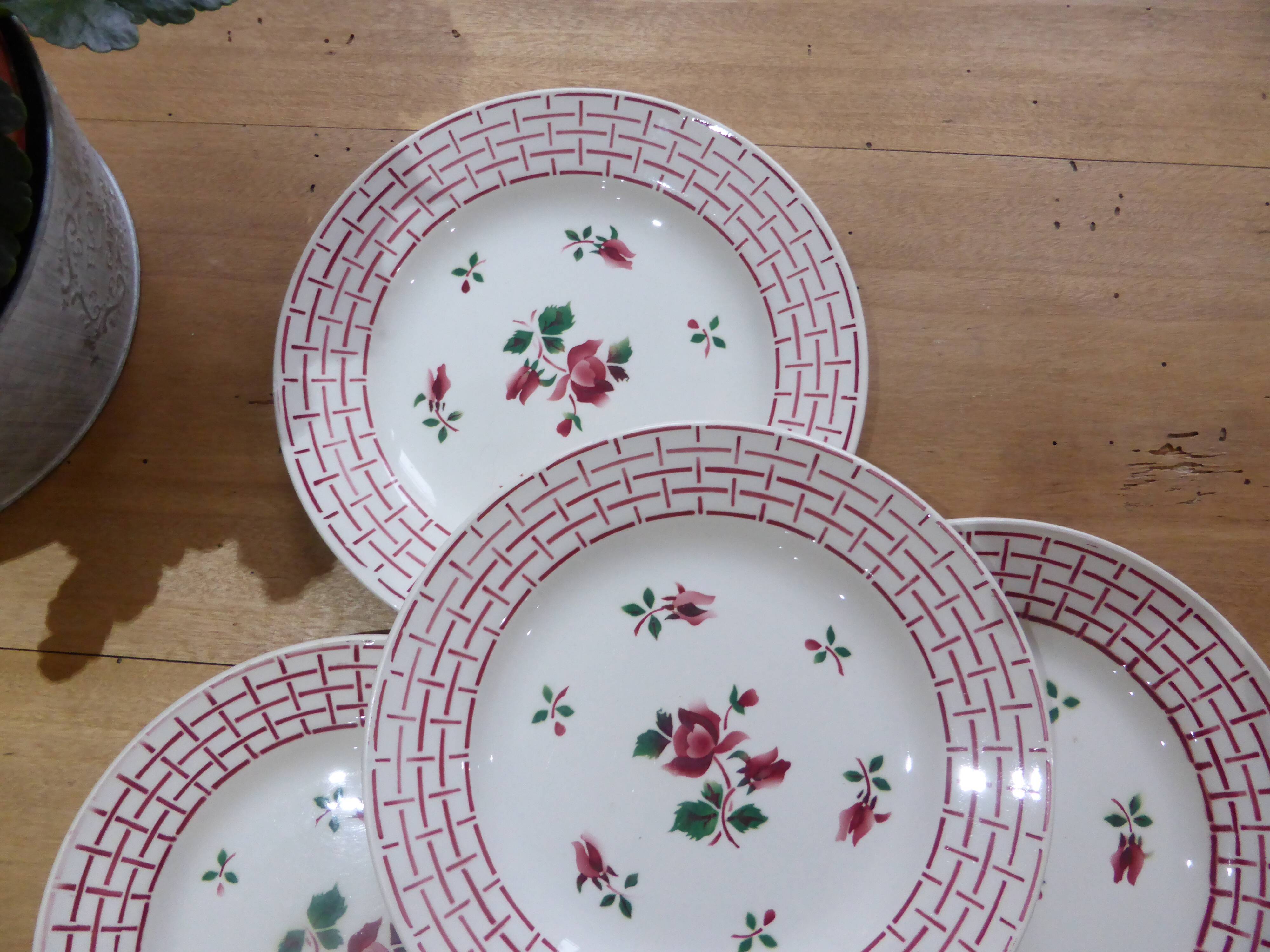 4 plates model Rosa from the French factory of Digoin