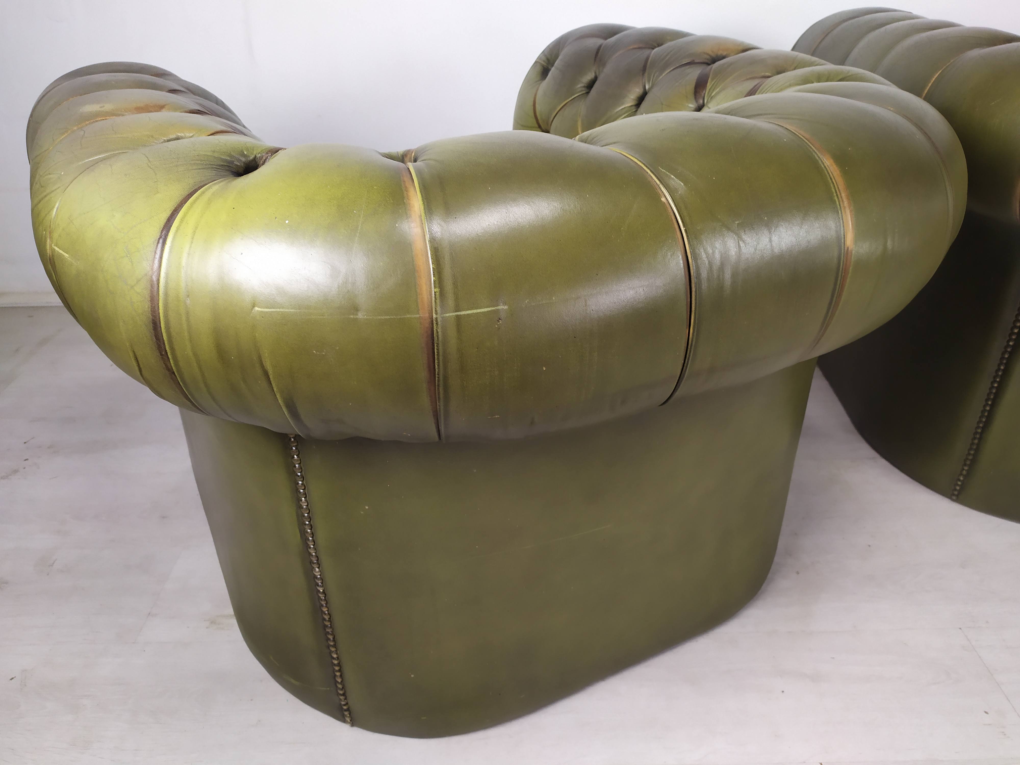 Paire de fauteuils Chesterfield cuir vert