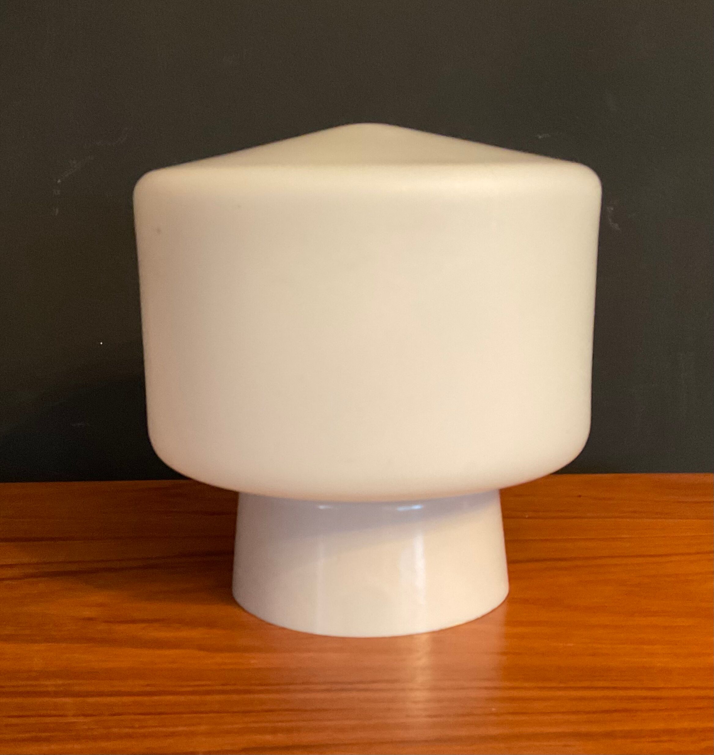 Mushroom lamp in opaline 60s