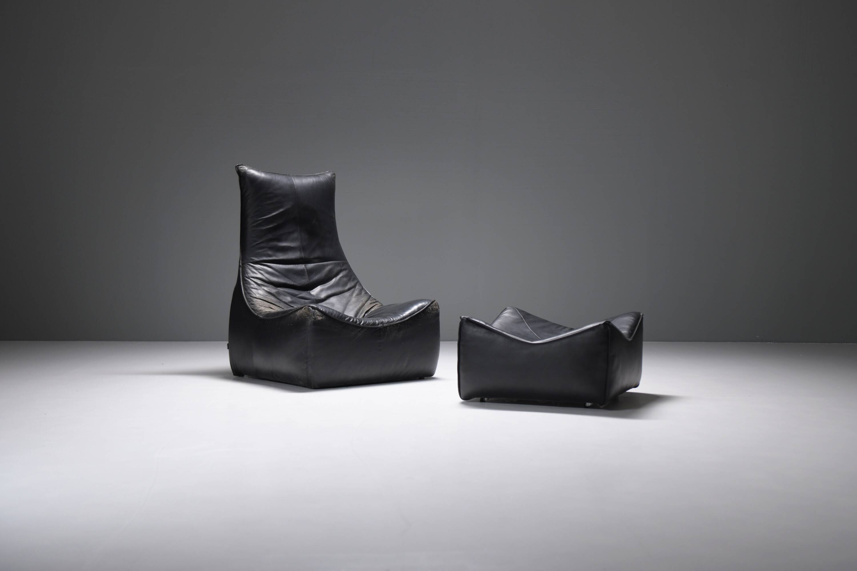 Stunning lounge chair The Rock in black leather by Gerard Van Den Berg - Montis