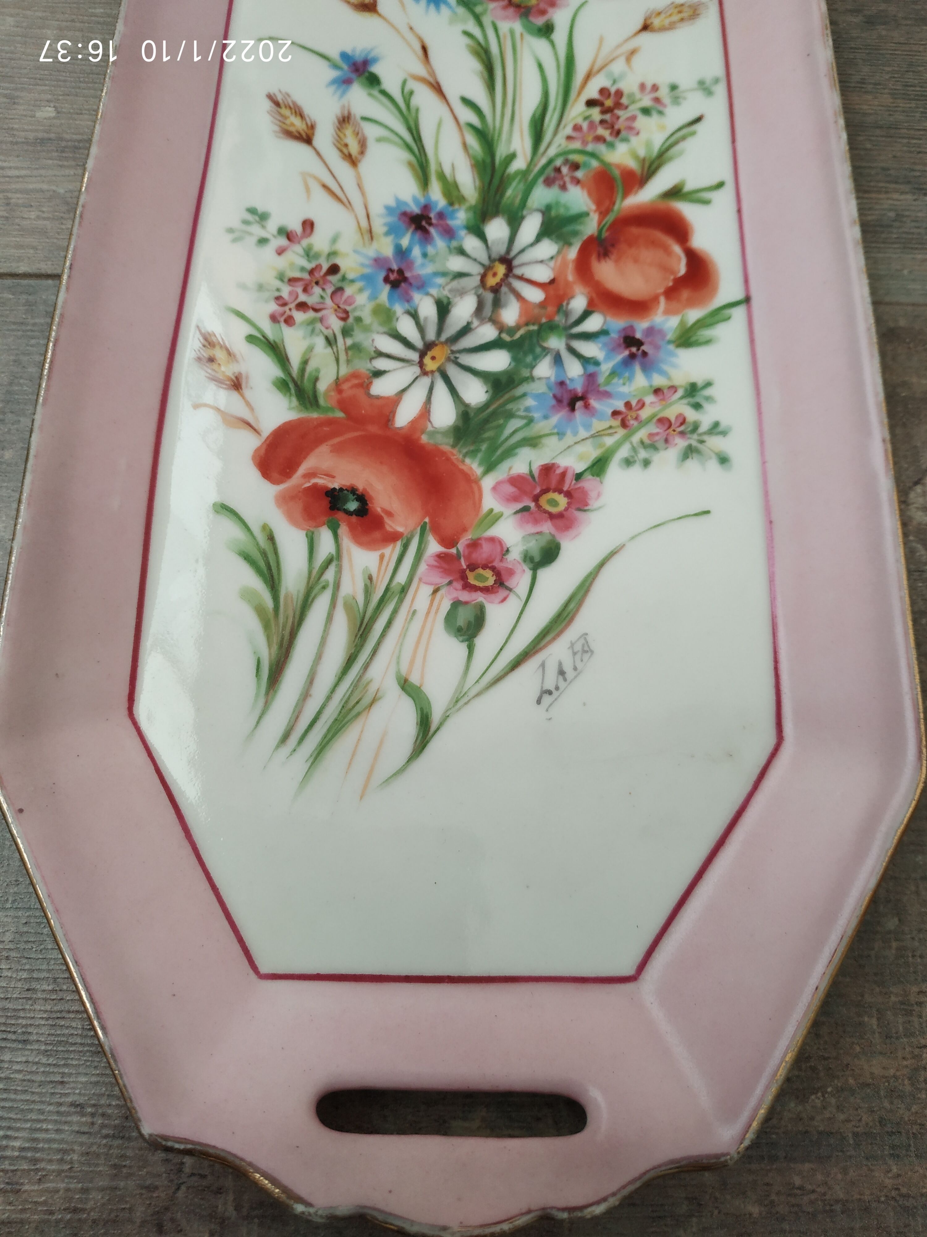 Vintage cake dish