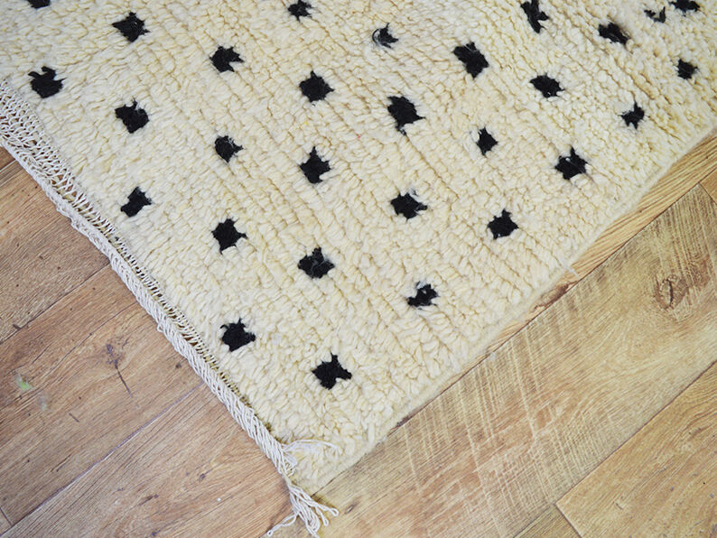 Berber carpet beni ouarain a pois 260 x 110 cm