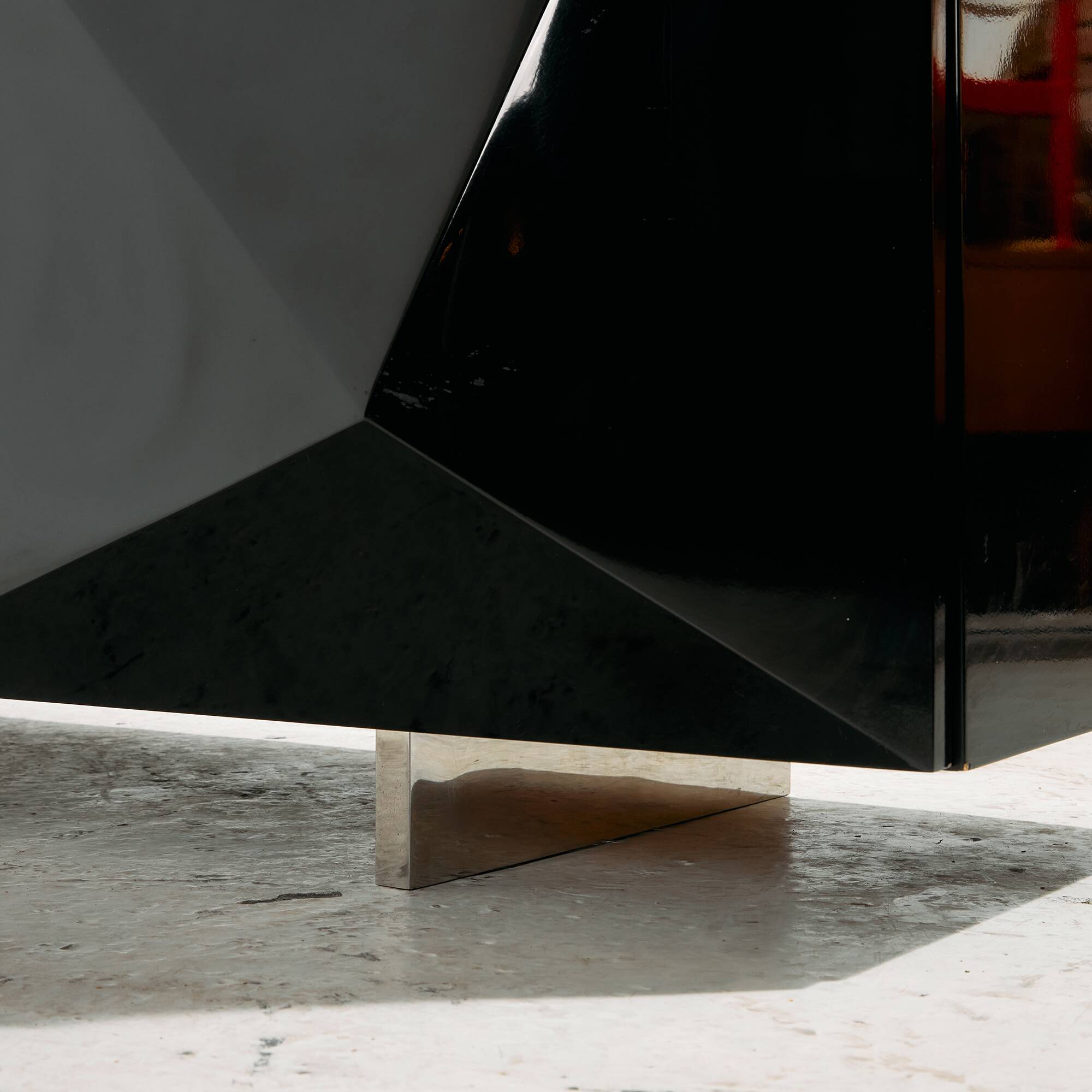 MK10909 High-gloss sideboard