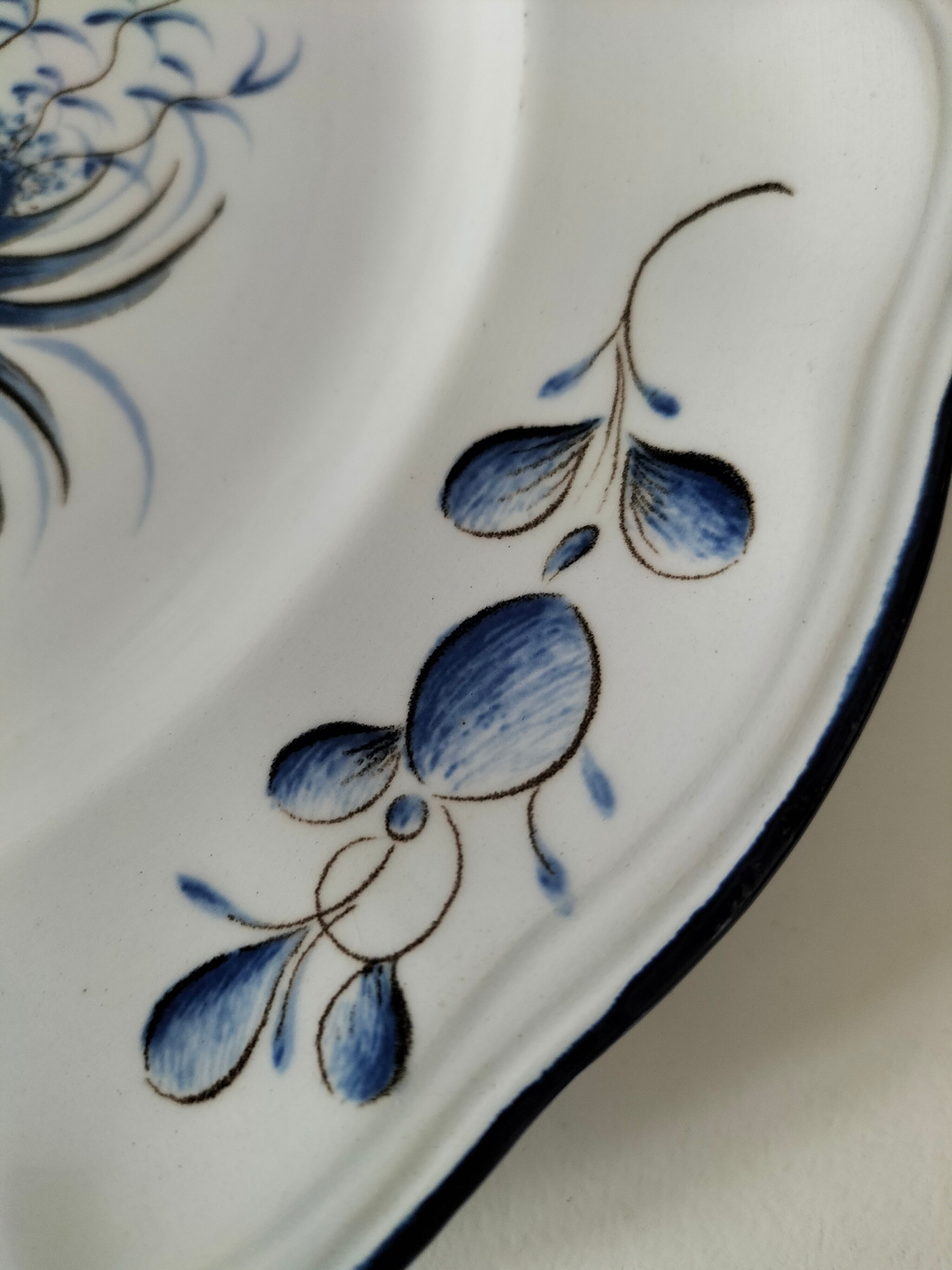 Assiette KG Lunéville décor pêcheur bleu