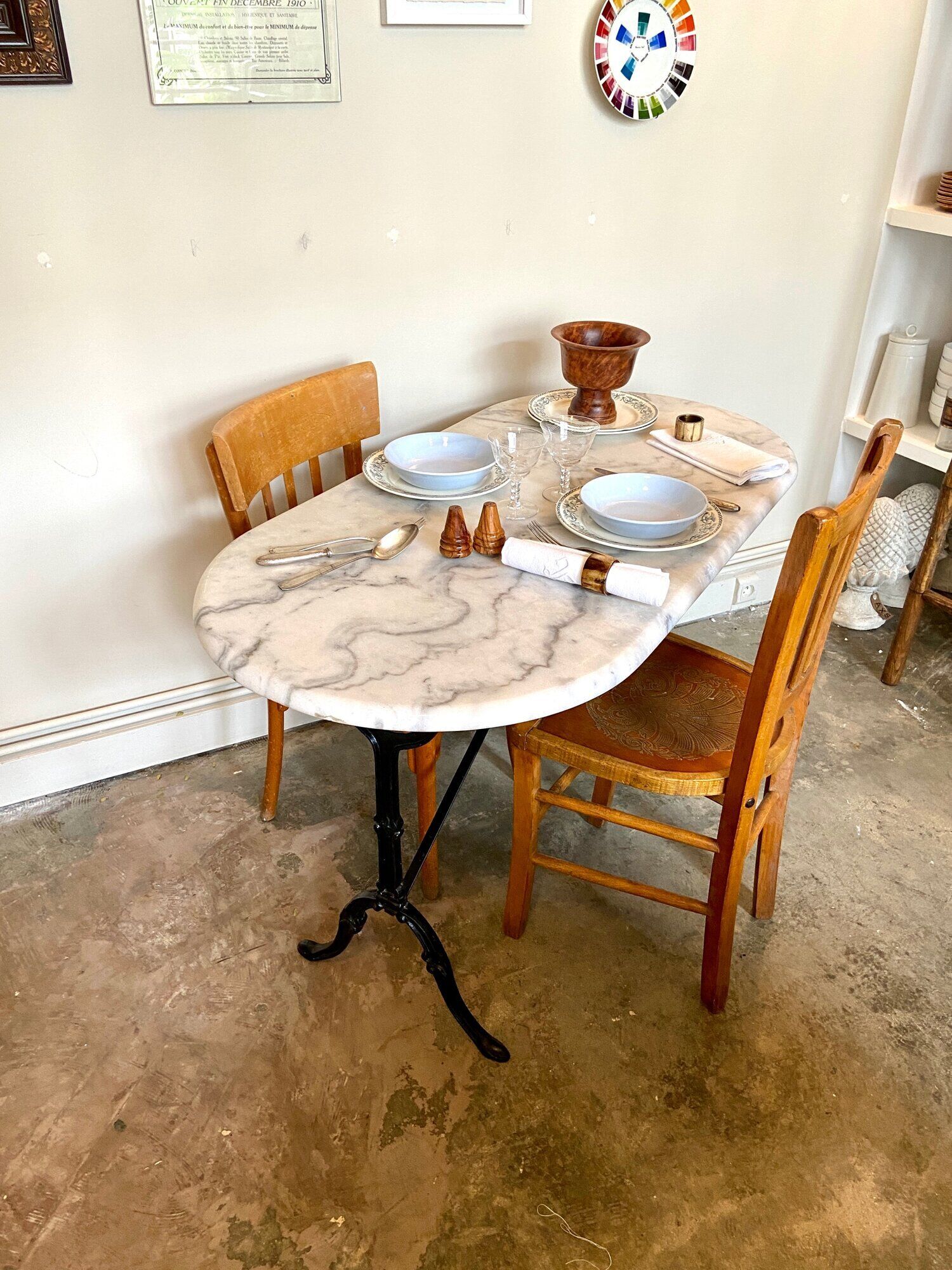 Bistro table in gray marble and cast iron
