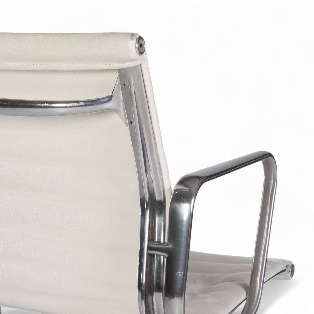 Paire blanche (2) de bases à roulettes pour chaise de bureau Herman Miller Original Eames EA335
