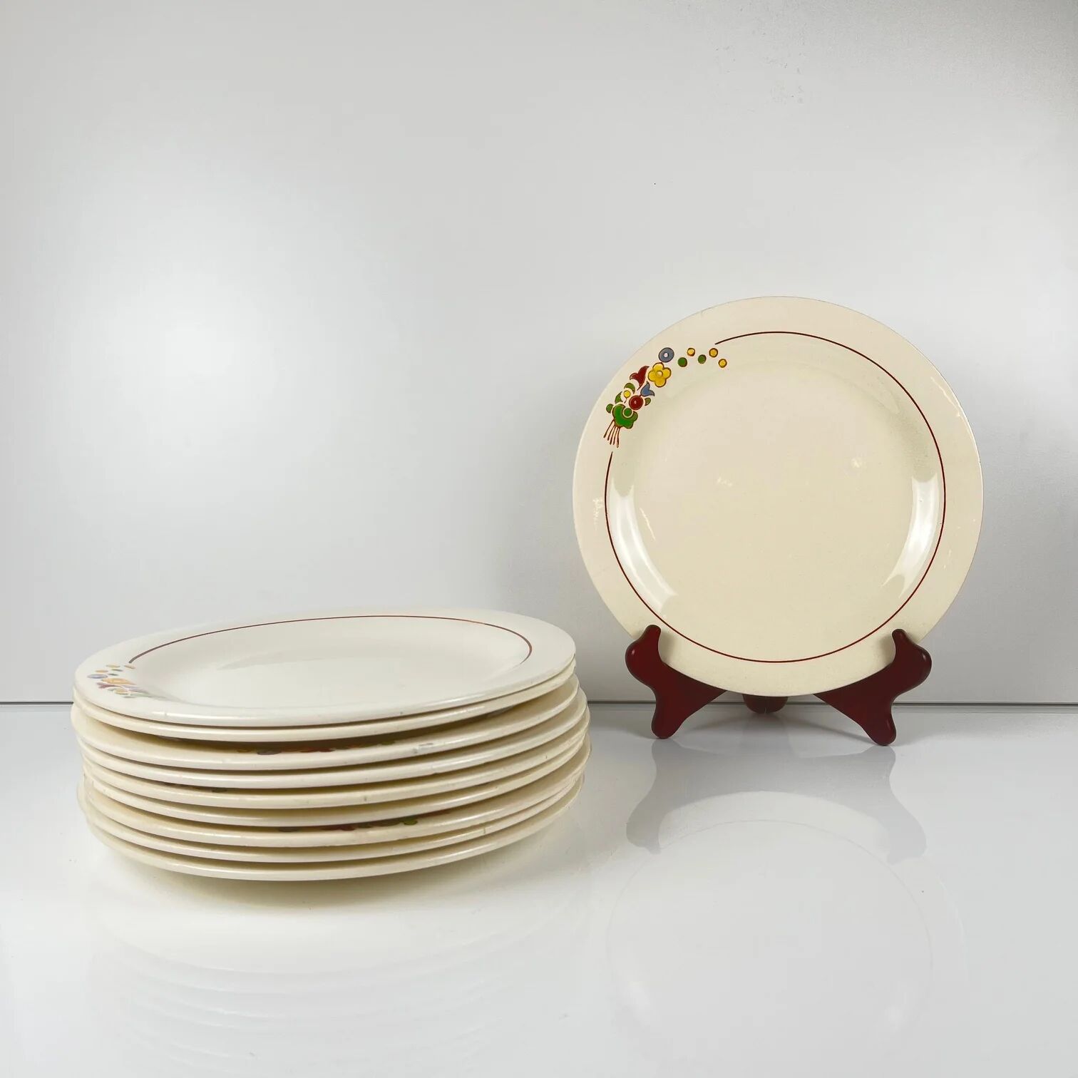 Set of 10 flat plates Longwy, 20th century, floral decoration.