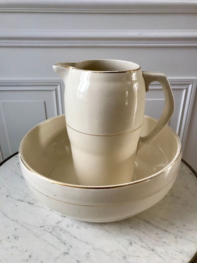 Toilet service in terre de fer longchamp cream with golden edging 40s-50s