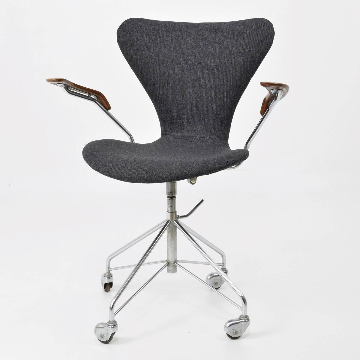 Series 7 Armchair Model 3217 Eiffel Foot By Arne Jacobsen By Fritz Hansen, Original Edition